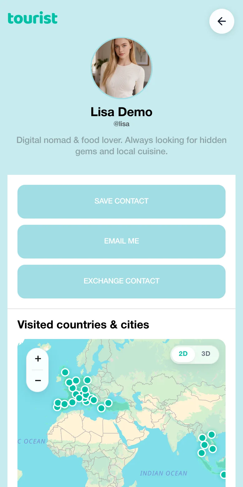 Una página pública de Tourist ID en el móvil: foto, nickname, bio, botones de contacto y un mapa de los países visitados